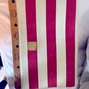 Big MCM limited edition clutch. Flash sale! 💗